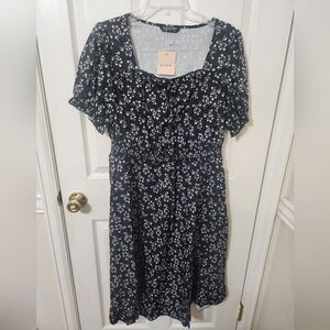 BloomChic Monochrome Floral Dress Size Large NWT